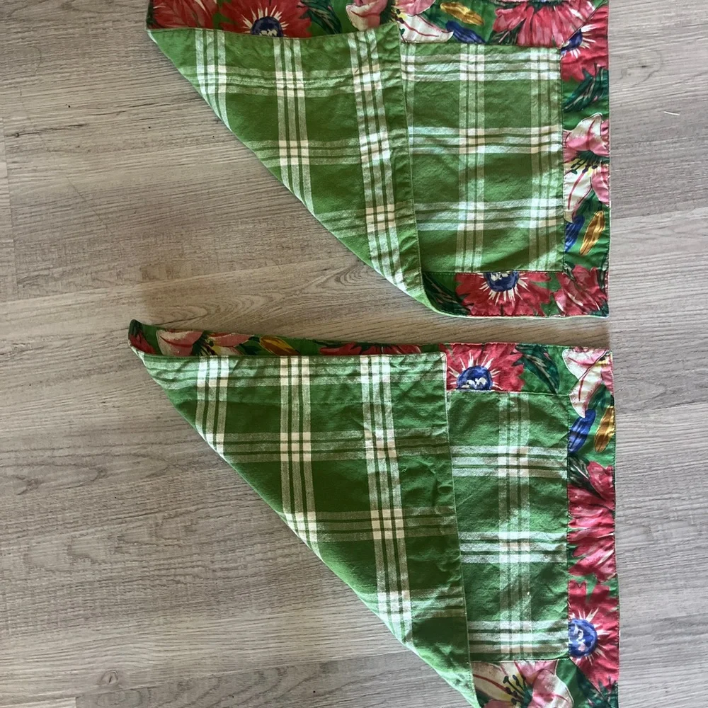 Williams Sonoma 2 floral and plaid red green placements